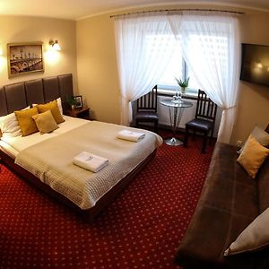 Pokój z łóżkiem queen-size
